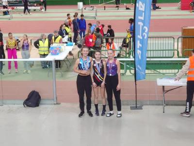 20230204 championnat de gironde 50m haies capucine 3eme medaille argent