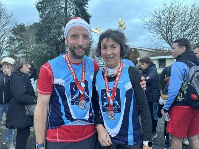 241214 la course des peres noel de cissac medoc adrian higgins nadine higgins