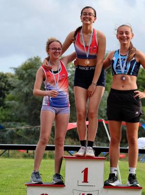 250607 championnat de gironde u16 cenon capucine abrahams podium 120m