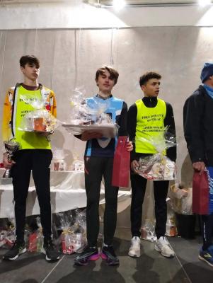 Course des peres noel en folie celian